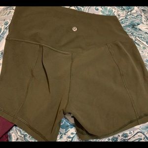 Lululemon Align shorts (1)